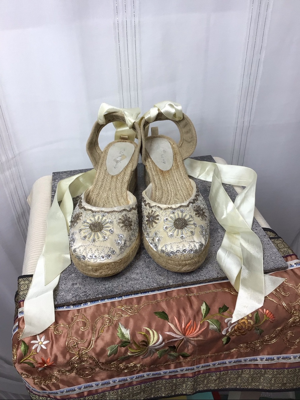 Old Navy Cream Embellished Espadrille Wedge Sandals with Ribbon Ankle Ties Sz.9 - Picture 2 of 12